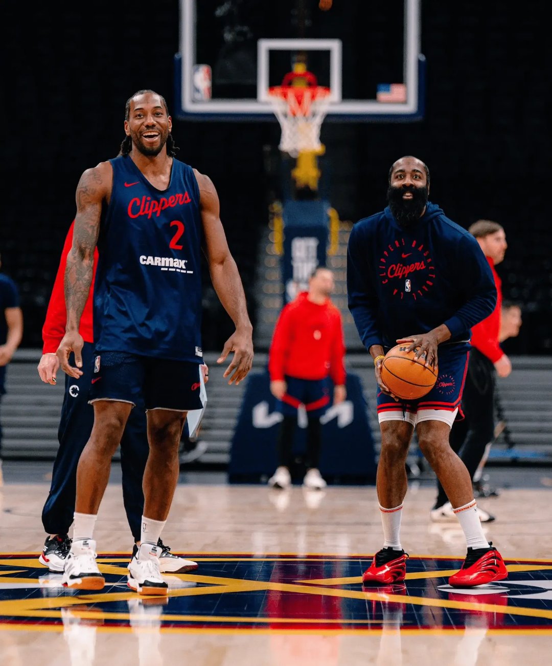 开云体育登录关于瑞士队观众热烈欢呼！，杜兰特迎来七赛季出色发挥赛场气氛高涨的信息